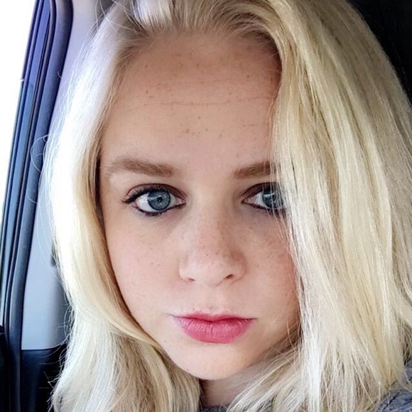 Meet your Posher, Katie - Picture 1 of 1